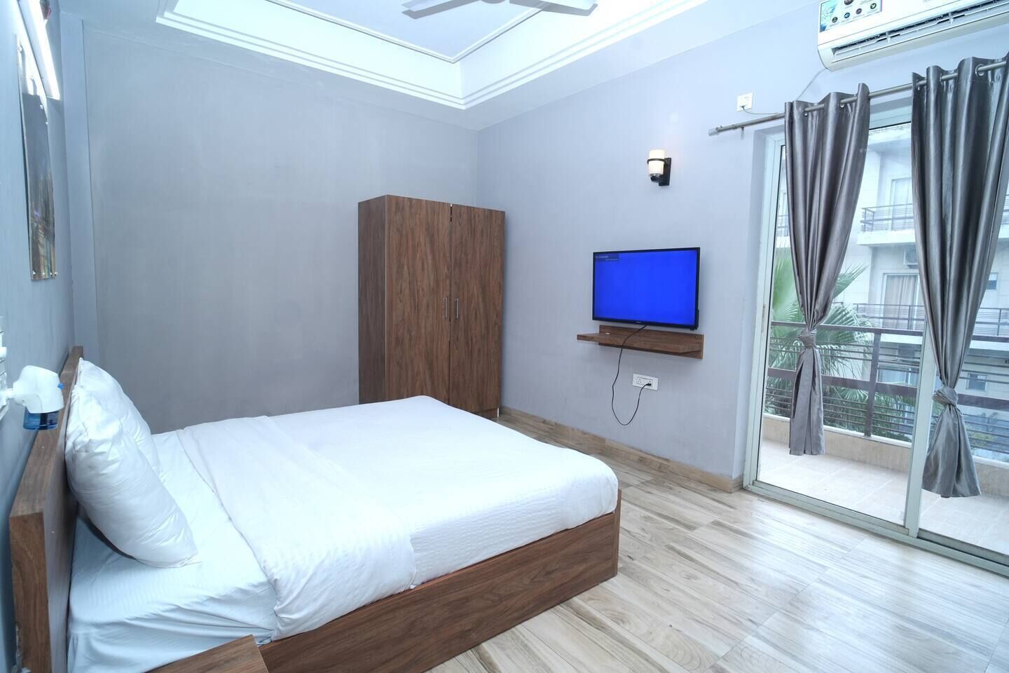 Iron/ironing board, free WiFi