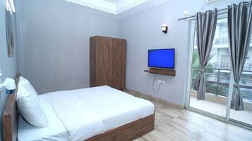 Iron/ironing board, free WiFi