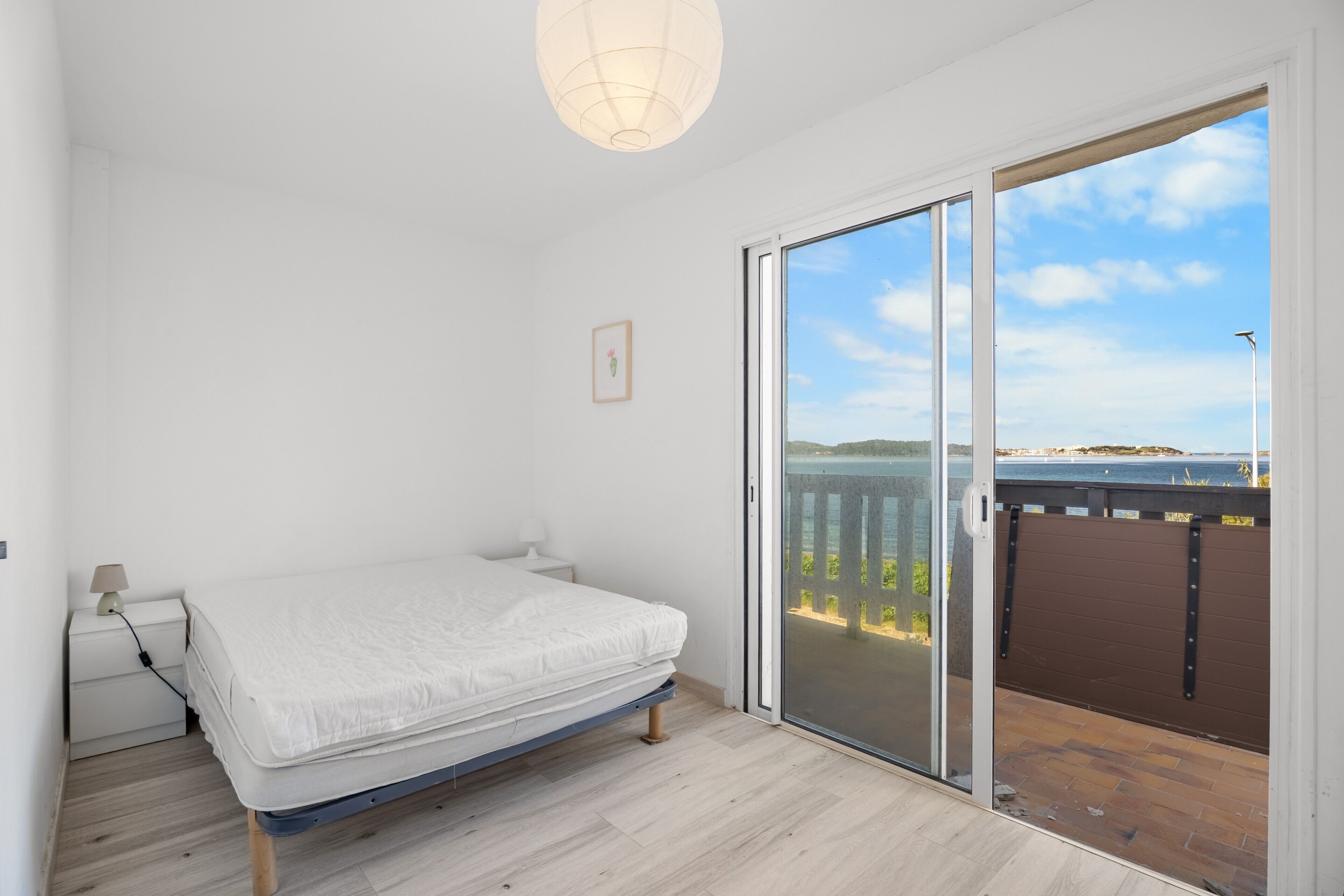 3 bedrooms, iron/ironing board, bed sheets