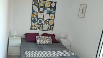 3 bedrooms, iron/ironing board, bed sheets