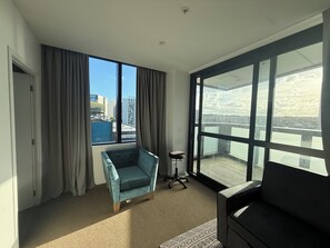 Living area - Skytower view with balcony in CBD high level (cbd)
