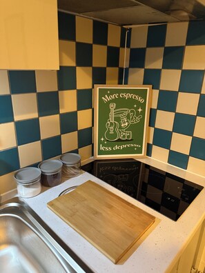 Private kitchen - Cozy Studio Flat, Heart Of Finsbury Park.
LESS THAN 1 Minute from train station. (London)
