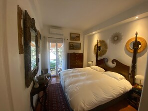 2 bedrooms, iron/ironing board, internet, bed sheets - Charming apartment in the heart of Port Grimaud, Parking, Mooring and beach 5mn away (Port Grimaud)