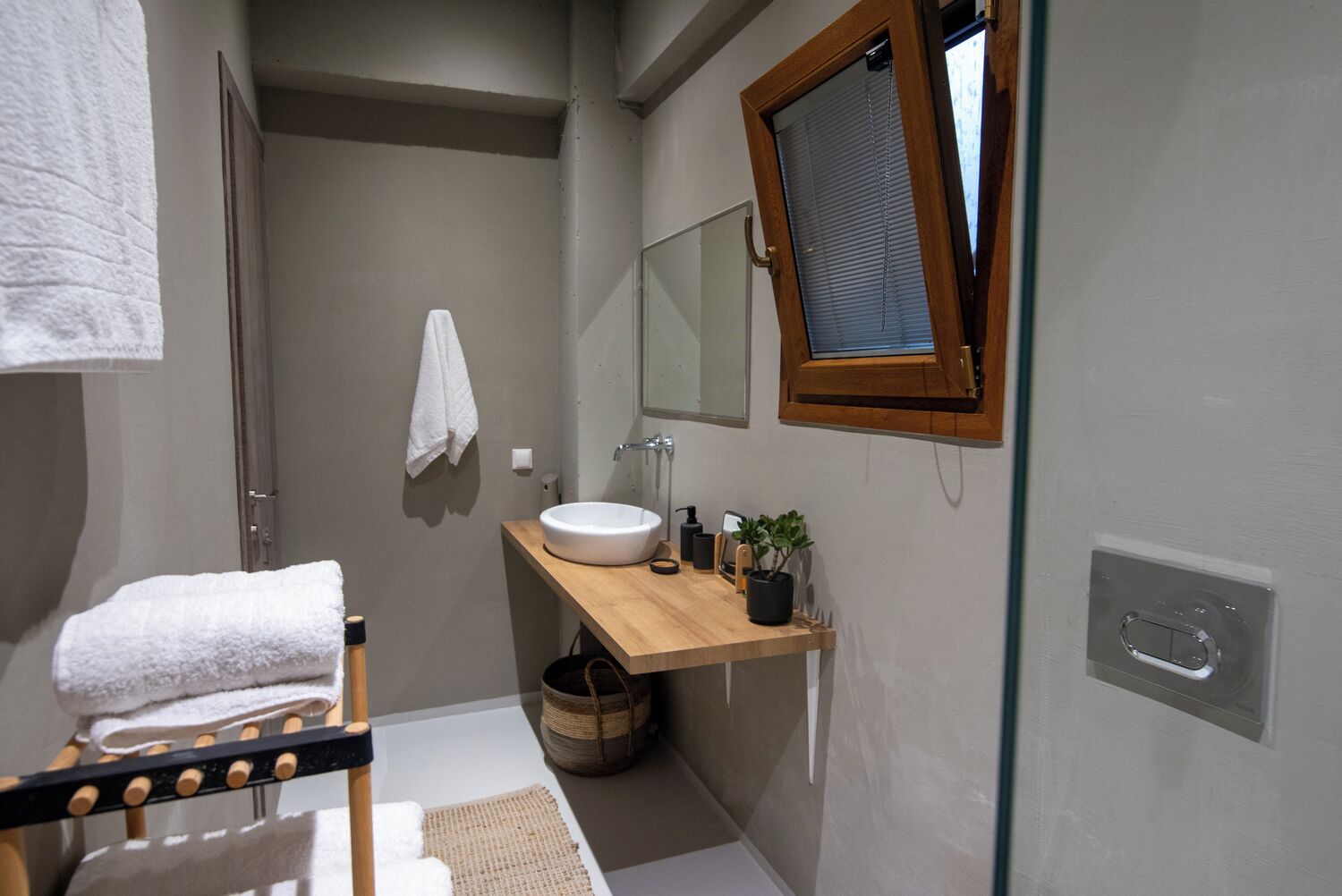 Shower, free toiletries, slippers, towels