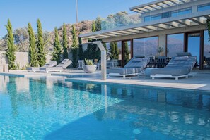 Seasonal outdoor pool - Marnos Grand Villa (Faistos)