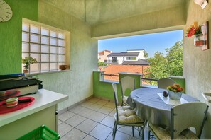 Outdoor dining - Cute Apartment Oscar in Pula (Pula)