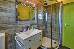 Shower, hair dryer, bidet, towels - Cute Apartment Oscar in Pula (Pula)