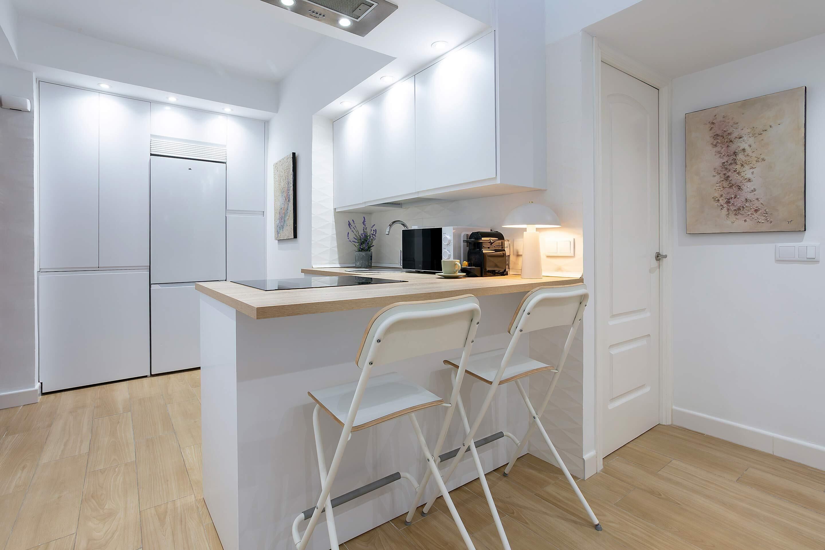 Leilighet (2 Bedrooms) | Eget kjøkken | Kjøleskap, mikrobølgeovn, kokeplater og oppvaskmaskin