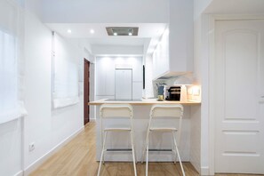 Appartamento (2 Bedrooms) | Cucina privata | Frigorifero con congelatore, microonde, piano cottura, lavastoviglie