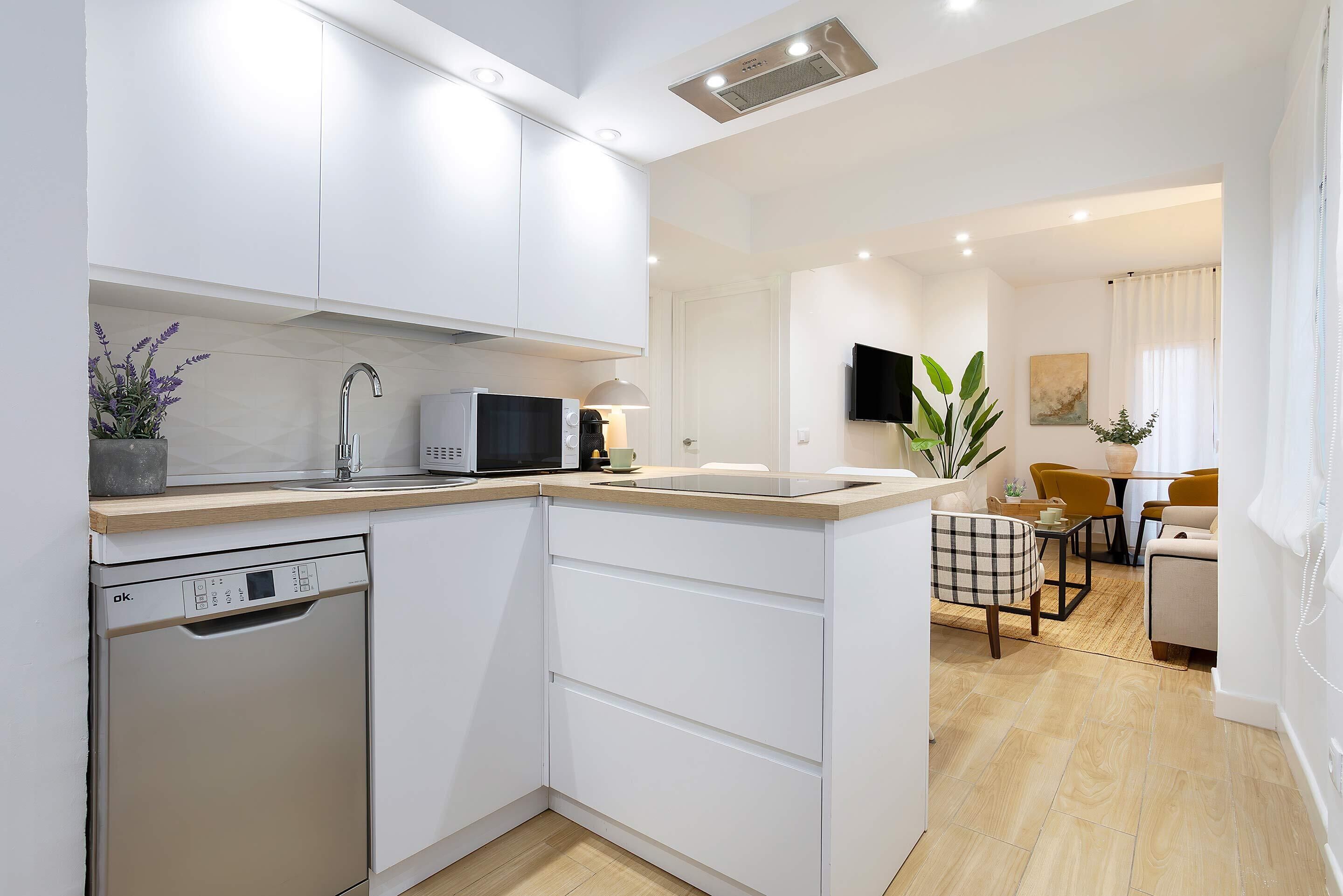 Leilighet (2 Bedrooms) | Eget kjøkken | Kjøleskap, mikrobølgeovn, kokeplater og oppvaskmaskin