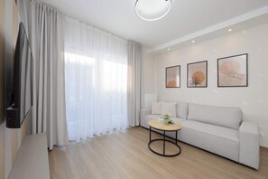 TV, offices - Comfortable Apartment | Underground Parking, Balcony (Warszawa)