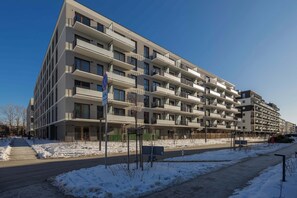 Exterior - Comfortable Apartment | Underground Parking, Balcony (Warszawa)