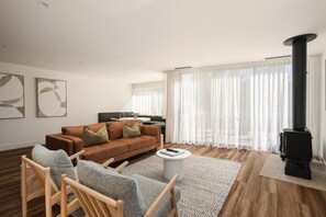 Fernseher, Kamin