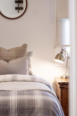 3 bedrooms, iron/ironing board, free WiFi, bed sheets - Corner Cottage Bright - Corner Cottage Bright – Where Heritage Meets Luxury in the Heart of Bright (Bright)