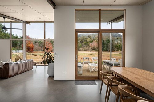 Silver House - Mt Buffalo Rd - Alpine Haven on Mount Buffalo Road – A Spacious Retreat for Families, Friends & Nature Lovers