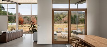 Silver House - Mt Buffalo Rd - Alpine Haven on Mount Buffalo Road – A Spacious Retreat for Families, Friends & Nature Lovers