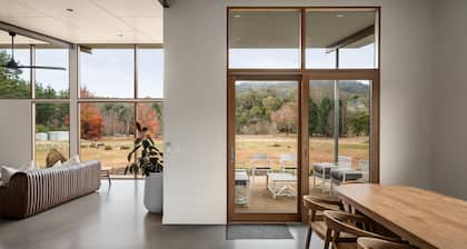 Silver House - Mt Buffalo Rd - Alpine Haven on Mount Buffalo Road – A Spacious Retreat for Families, Friends & Nature Lovers