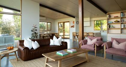 Silver House - Mt Buffalo Rd - Alpine Haven on Mount Buffalo Road – A Spacious Retreat for Families, Friends & Nature Lovers