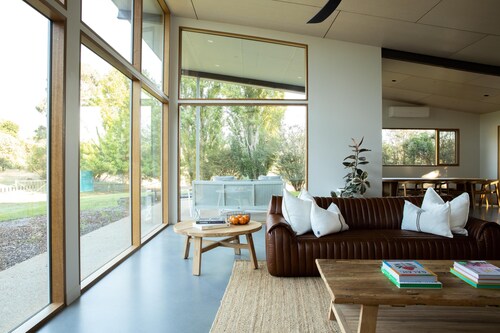 Silver House, Ground Floor - Mt Buffalo Rd - Alpine Haven on Mount Buffalo Road – A Spacious Retreat for Families, Friends & Nature Lovers