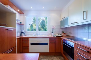 Kühlschrank, Ofen, Herdplatte, Geschirrspüler