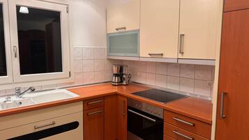 Geladeira, fogão, cooktop, lava-louças