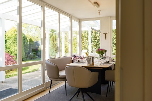 Apartment Alm-Atelier, Stilvoll, ruhig, private Terrasse, WLAN, nahe Wald und Reben