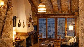 Télévision, cheminée