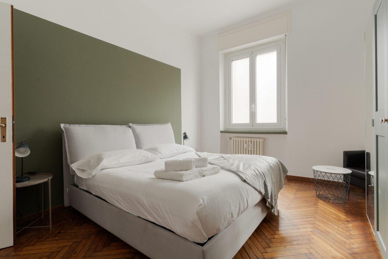 2 habitaciones y tabla de planchar con plancha 