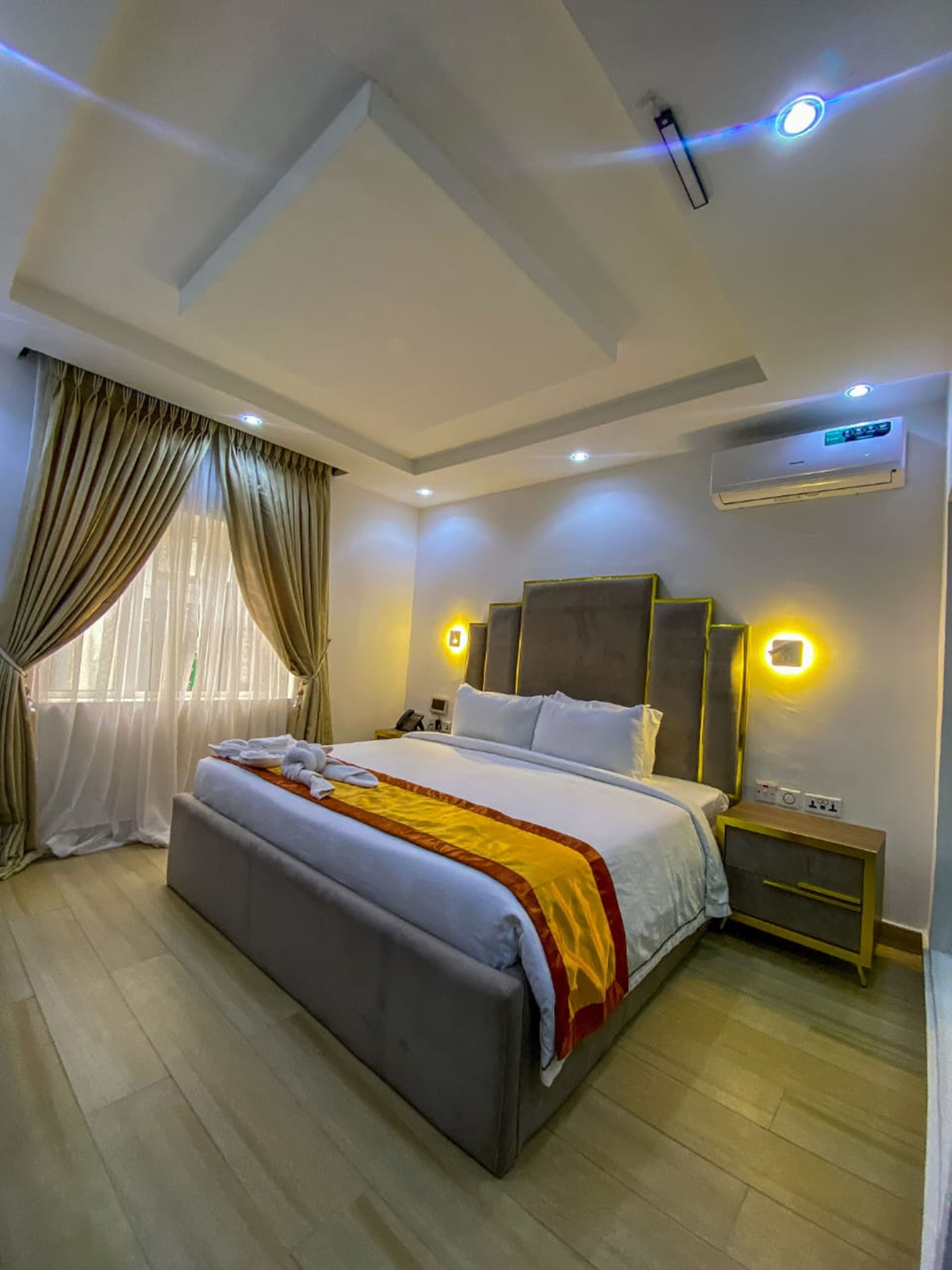 Executive Room | In-room safe, desk, laptop workspace