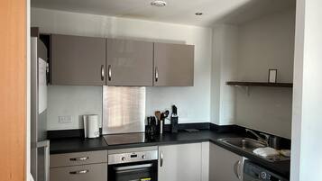 Frigorifero, microonde, forno, piano cottura