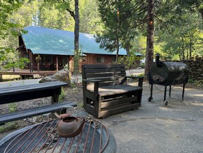Outdoor dining - Relax with the whole family at this peaceful place to stay (Greenville)
