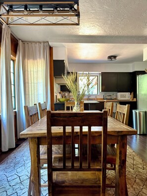 Dining - Relax with the whole family at this peaceful place to stay (Greenville)
