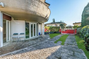 Standard-Apartment, Mehrere Schlafzimmer, 2 Bäder (Thai House private parking near lake) | Terrasse/Patio