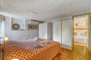 2 bedrooms, free WiFi, bed sheets - Thai House Private Parking Near Lake (Toscolano Maderno)