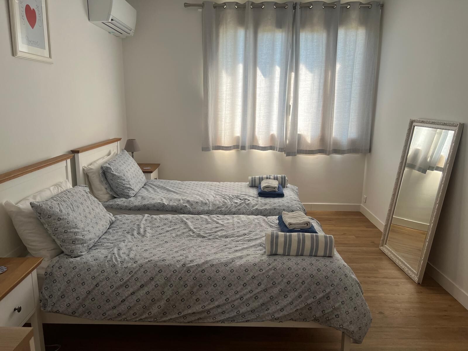 3 dormitorios, tabla de planchar con plancha, Internet y ropa de cama