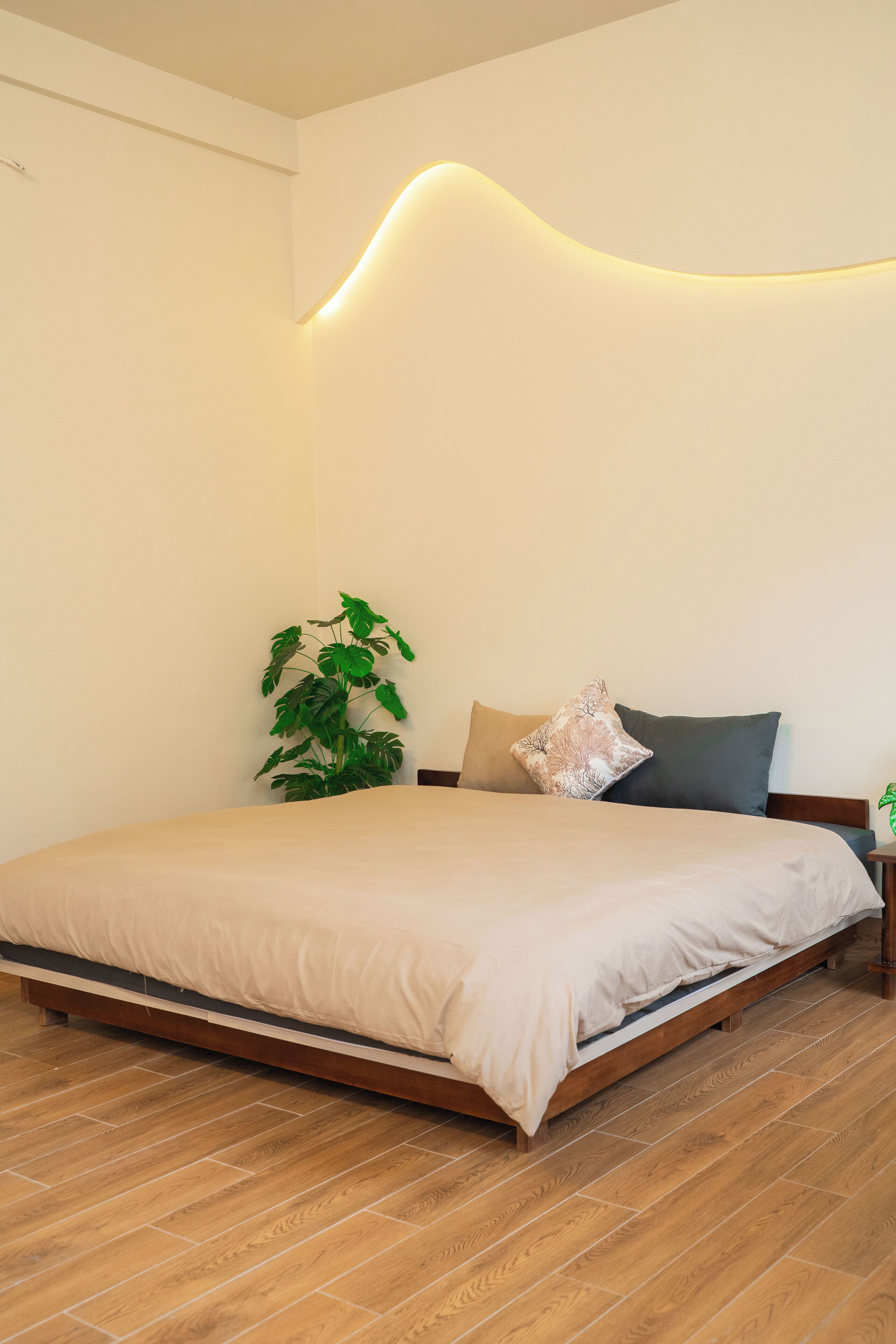 Desk, laptop workspace, free WiFi