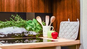 Frigorifero, forno, piano cottura, lavastoviglie