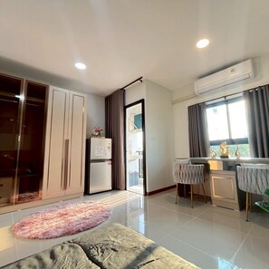 Interior - ✈️ How to Get from Don Mueang Airport to The Rise 789 (Tambon Lak Hok)