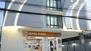 A multi-story building with a prominent sign reading "THE RISE 789". - ✈️ How to Get from Don Mueang Airport to The Rise 789 (Tambon Lak Hok)