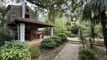 Tempat makan outdoor