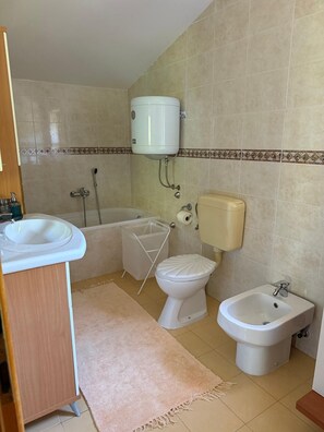 Rumah, pemandangan gunung | Kamar mandi