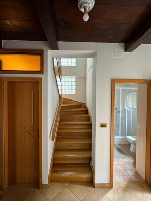 Casa, vista montagna | Interni