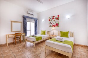 1 bedroom, bed sheets - Ta Frenc Apartments - 1 BDR, 1 BTH (L-Għasri)