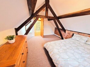 1 bedroom, iron/ironing board, WiFi, bed sheets - Manor cottage annexe  (Kempsey)