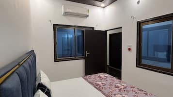 Superior Double Room | Desk, laptop workspace, free WiFi