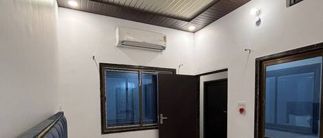 Superior Double Room | Desk, laptop workspace, free WiFi