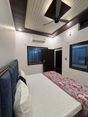 Kamar Double Superior | Meja kerja, ruang kerja ramah laptop, dan Wi-Fi gratis