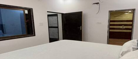 TyöpöytÀ, kannettavalle tietokoneelle sopiva työtila, ilmainen Wi-Fi