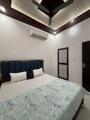 Kamar Double Deluks | Meja kerja, ruang kerja ramah laptop, dan Wi-Fi gratis