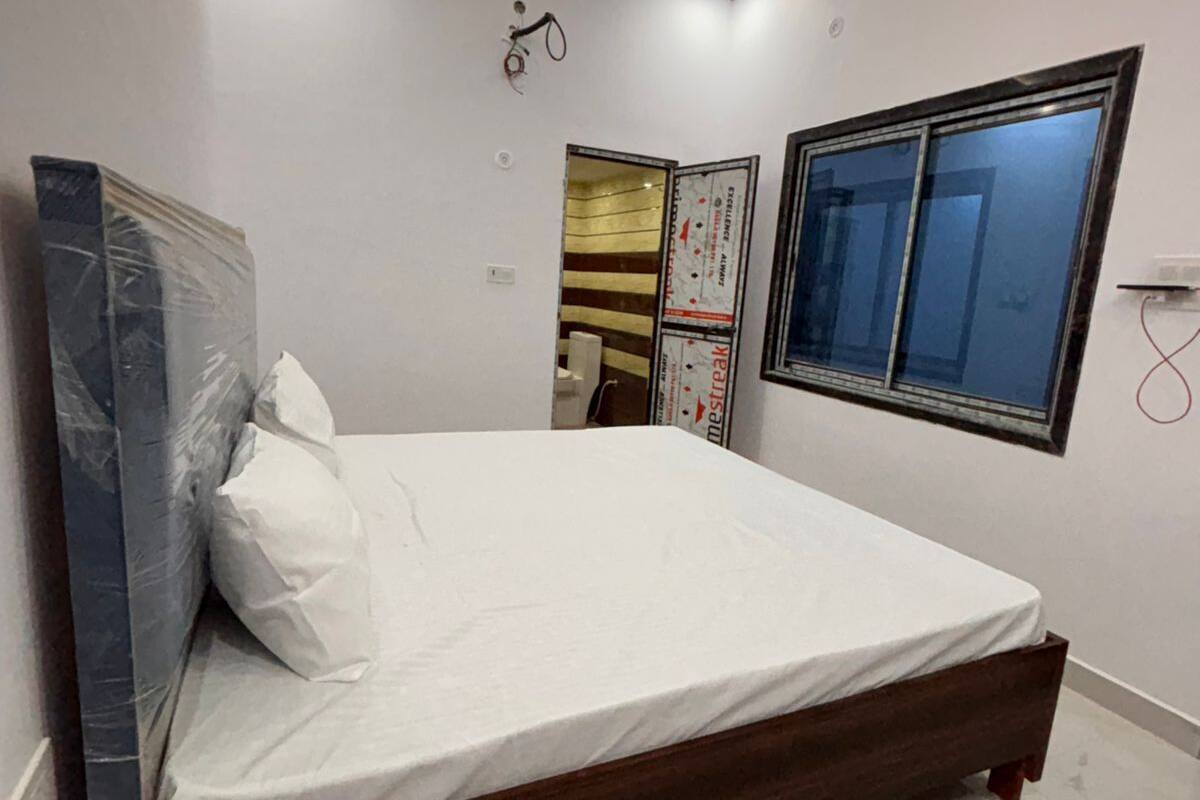 Schreibtisch, laptopgeeigneter Arbeitsplatz, kostenloses WLAN